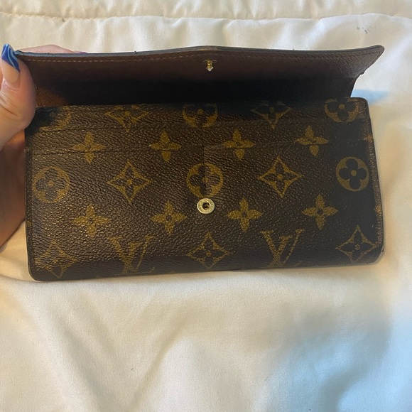 Louis Vuitton Sarah Monogram Wallet - Picture 4 of 7